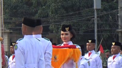 Detik-detik Penurunan Bendera Merah Putih Berlangsung Sukses